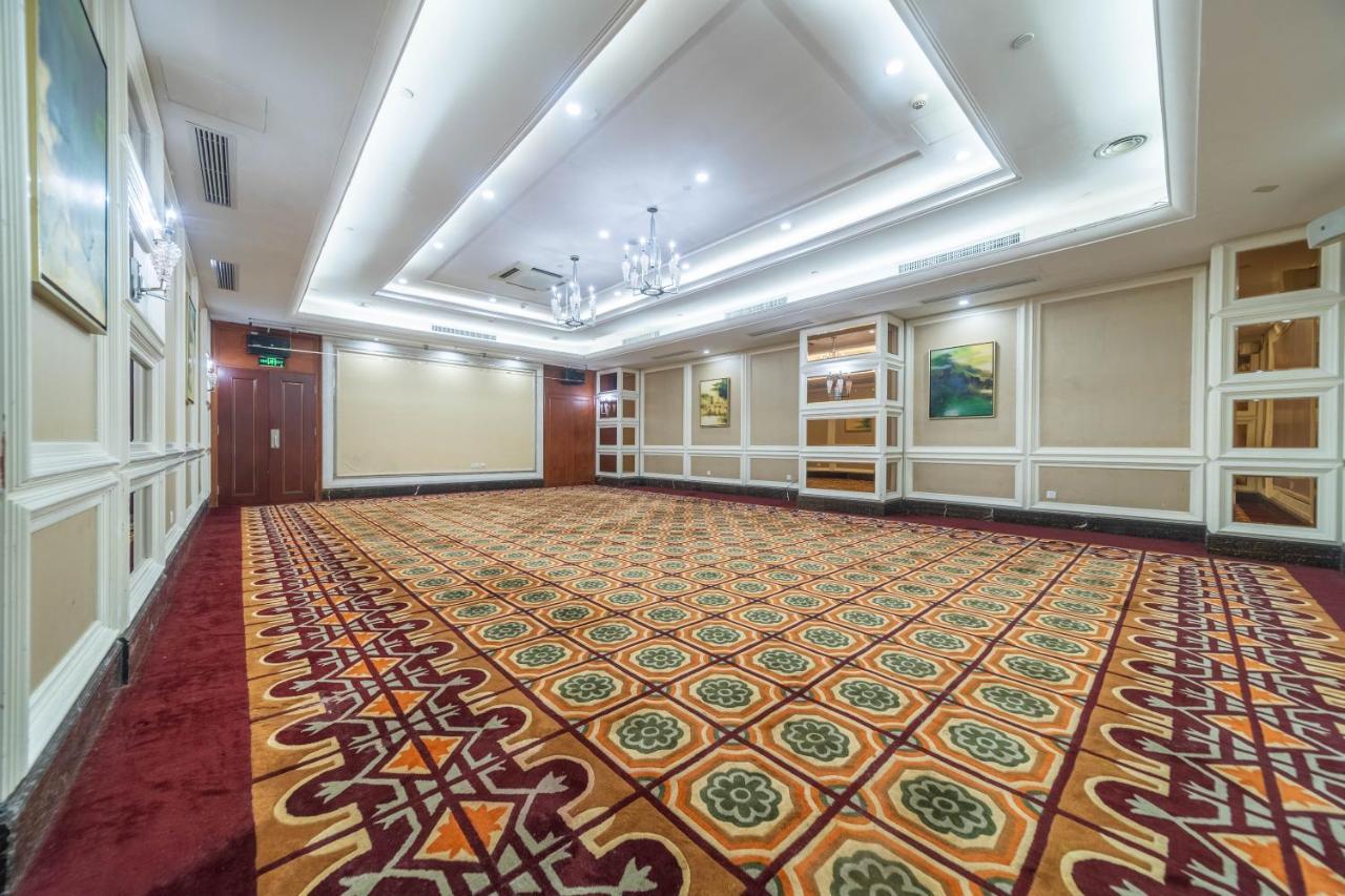 Ramada Yichang Hotel Esterno foto