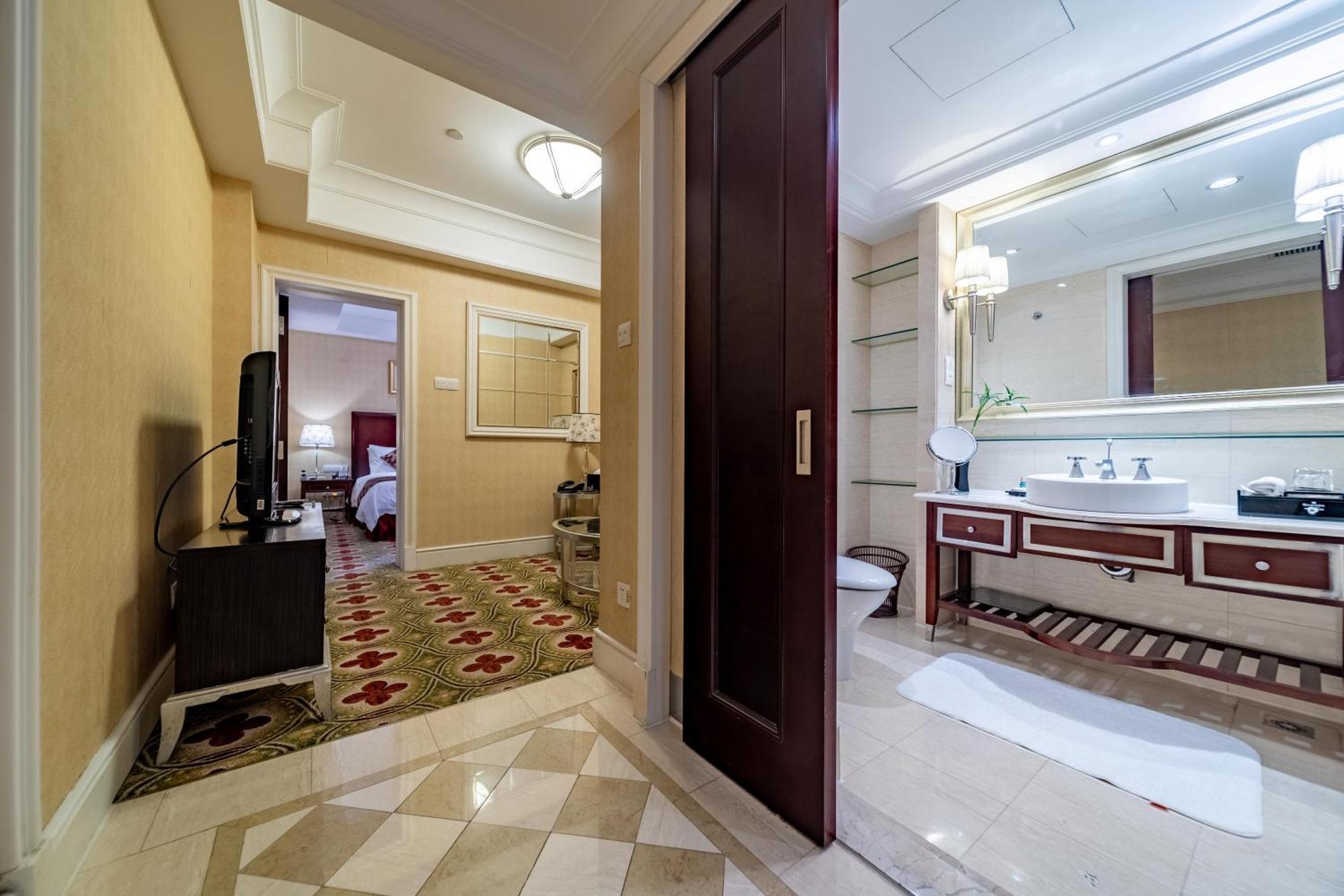 Ramada Yichang Hotel Esterno foto